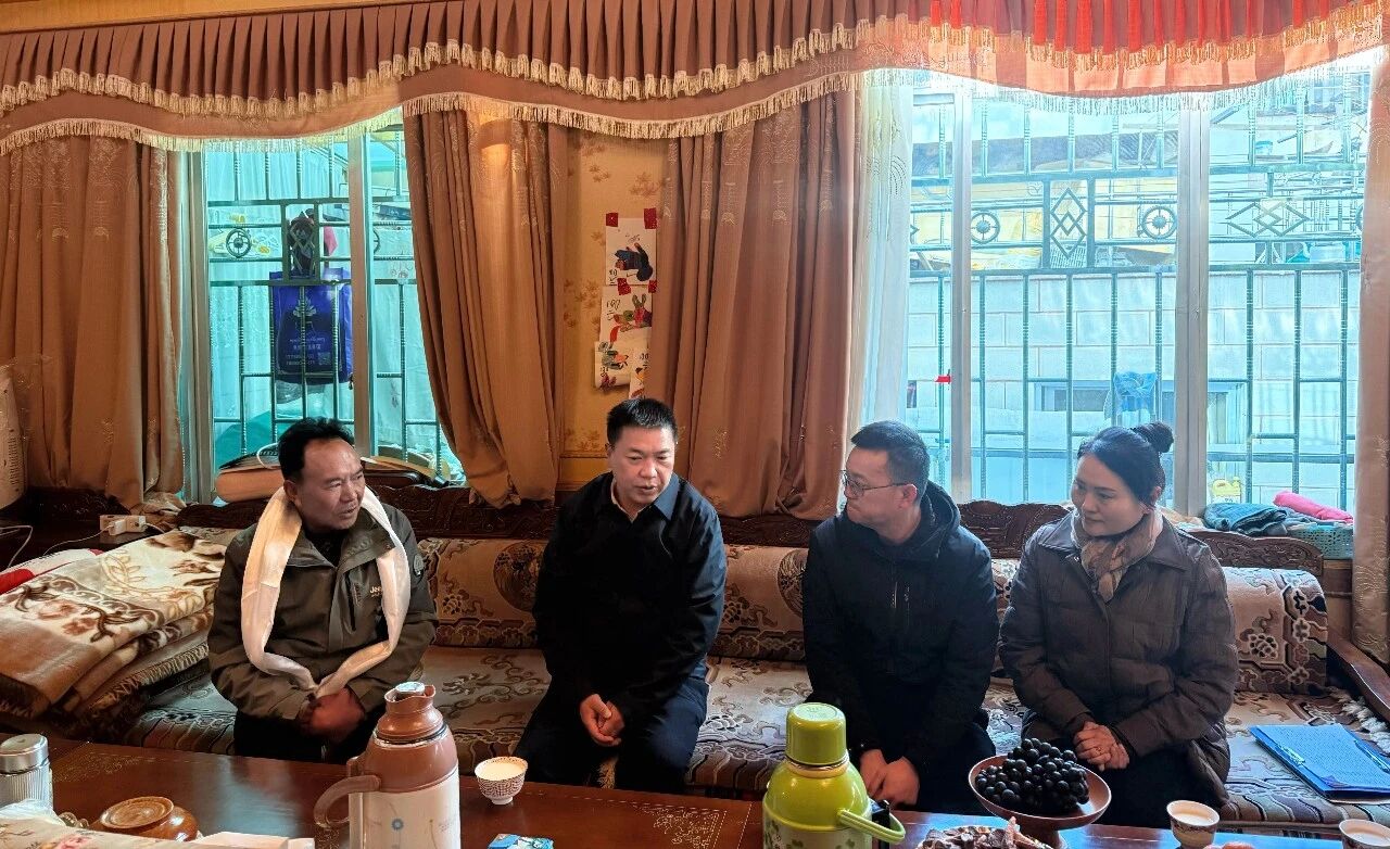 刘发林看望慰问离退休老干部